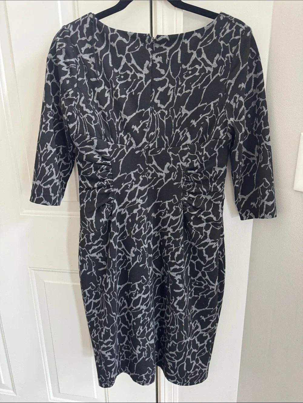 Adrianna Papell Black and Gray Ruched Sheath Midi Dress size8P